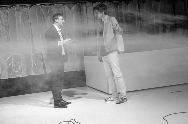 DER TOD UND DAS MÄDCHEN