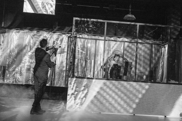 DER TOD UND DAS MÄDCHEN