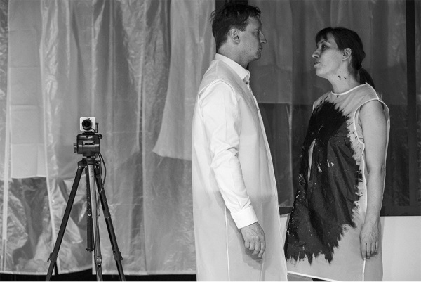 DER TOD UND DAS MÄDCHEN